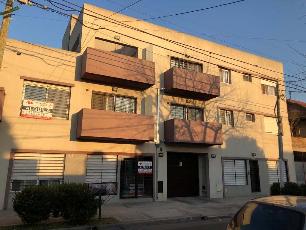 Departamento en estado excelente en alquiler en zona barrio de Bernal Oeste.