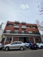 En zona barrio de Quilmes Oeste alquiler de departamento de estilo clasico.