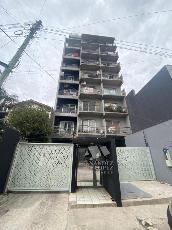 En zona barrio de Bernal Centro monoambiente en estado m.bueno en alquiler.
