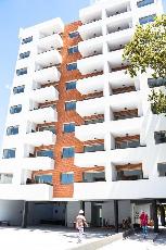 Venta de departamento en estado estreno en zona comerc. de Tigre Centro.
