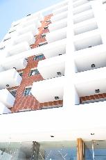 En zona comerc. de Tigre Centro departamento a una cuadra de avenida principal en venta.