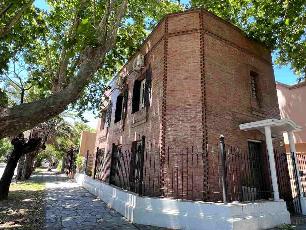 A 5 cuadras de la estación en Banfield Oeste Lomas de Zamora venta de casa de 130 m².
