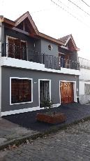 Casa ph de 4 ambientes en venta en zona barrio de Remedios de Escalada Oeste.