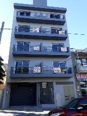Departamento con simple en alquiler en zona resid. de Bernal Centro.