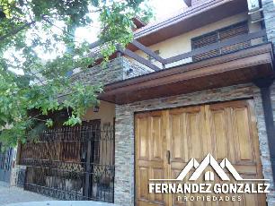 En zona resid. de Avellaneda venta de casa apto crédito.