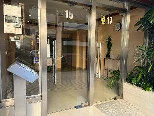 A 5 cuadras de la estación en Avellaneda departamento en estado m.bueno en alquiler.