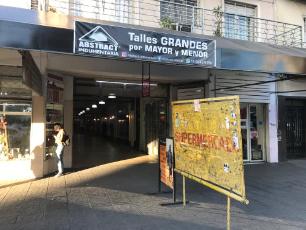 Local de estilo clasico en alquiler a 6 cuadras de la estación en Wilde Centro.
