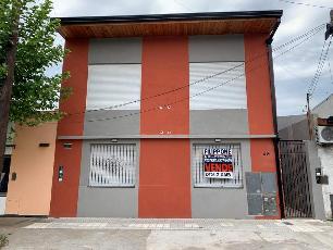 Oportunidad en Bernal Oeste venta de departamento tipo casa de estilo moderno.