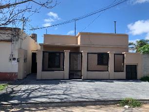 En zona barrio de Ezpeleta Este Argentina departamento tipo casa de 48 m² en alquiler.