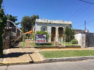 Venta de casa de 3 ambientes a 2 cuadras de la estación en Ezpeleta Este.