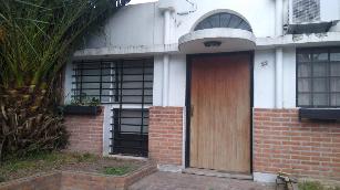 A 9 cuadras de la estación en Wilde Avellaneda casa de 25 años de antigüedad en venta.