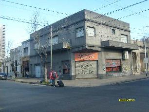 Venta de departamento de estilo clasico en zona com/res de Avellaneda Oeste Argentina.