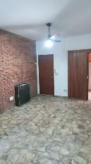 En zona barrio de Bernal Oeste departamento tipo casa con 2 dormitorios en alquiler.
