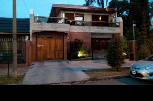 Venta de chalet de 185 m&sup2; en Ramos Mejia.