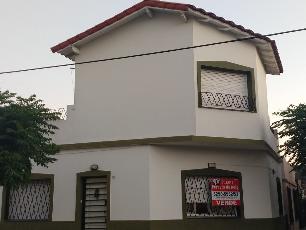 En zona resid. de Haedo Norte casa en estado m.bueno en venta.