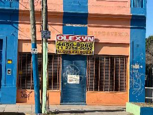 En zona comerc. de Haedo Centro Sur Moron local en estado bueno en alquiler.