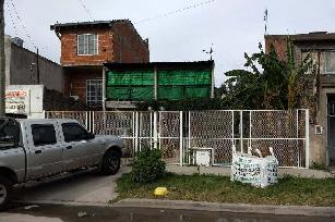 Venta de casa sobre lote de 10.00 x 30.00 en zona res/ind de Gregorio de Laferrere La Matanza.