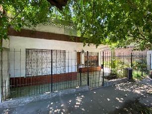 Venta de casa de 122 m² en zona barrio de Gregorio de Laferrere.