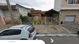 En zona barrio de Ramos Mejia Sur venta de casa en estado regular.
