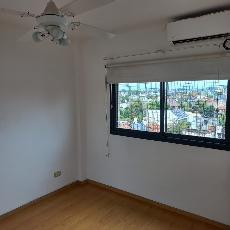 Venta de semipiso de 3 ambientes en zona comerc. de Ramos Mejia Sur.