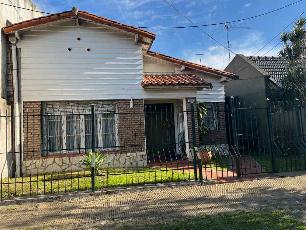 Chalet en estado bueno en venta en zona resid. de Villa Sarmiento.