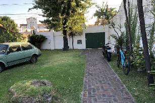 Chalet de 30 años de antigüedad en venta a 8 cuadras de la estación en Haedo Norte.