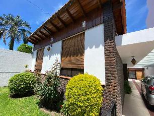 Casa de 4 ambientes en venta en zona resid. de Ramos Mejia Sur.