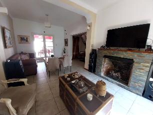 En zona barrio de Ramos Mejia Sur chalet de 240 m² en venta.