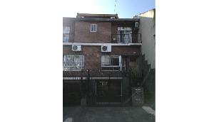 Casa con 2 dormitorios en venta en zona barrio de Ramos Mejia Norte.