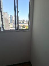 En zona barrio de Avellaneda departamento en estado bueno en alquiler.