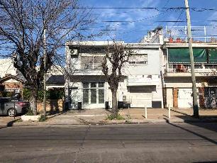 Venta de casa para 2 familias apto crédito en zona barrio de Ramos Mejia Sur.
