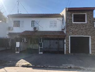En zona barrio de Lomas del Mirador Argentina alquiler de duplex de 3 ambientes.