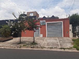 Venta de casa con 3 dormitorios en zona resid. de Villa Luzuriaga.