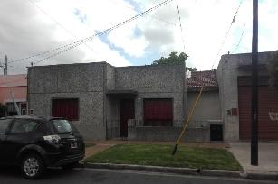 Venta de casa de 110 m² en zona resid. de Ramos Mejia Sur Argentina.