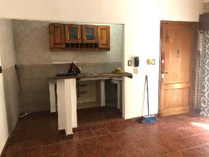 En zona barrio de Avellaneda Este Argentina departamento en estado m.bueno en venta.