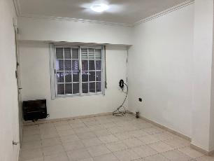 Venta de departamento de 2 ambientes en zona residencial de Wilde GBA Sur.