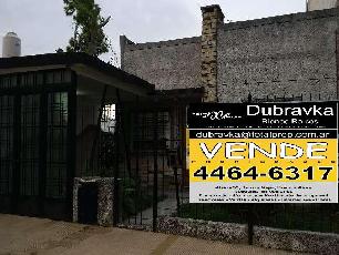 Venta de casa de 70 m² en zona resid. de Villa Luzuriaga.