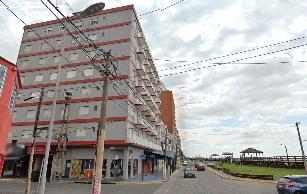 En zona comerc. de Santa Teresita departamento de 36 m² en venta.