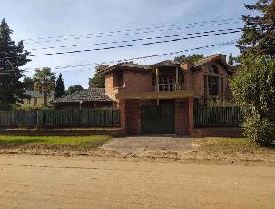Chalet de estilo clasico en venta oportunidad en Mar de Ajo Argentina.