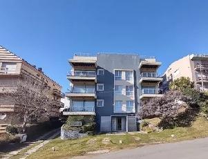 Departamento con 2 baños en venta en zona barrio de Pinamar.
