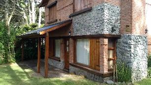 Venta de casa de estilo mediter en zona barrio de Costa del Este.