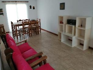En zona barrio de Pinamar venta de departamento de 3 ambientes.