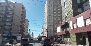 En zona comerc. de San Bernardo departamento en estado m.bueno en venta.