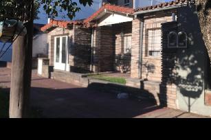 Chalet de 3 ambientes en venta en Villa Luzuriaga.
