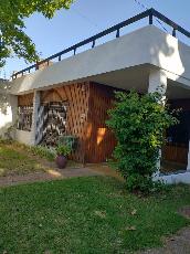 Venta de casa a 5 cuadras de avenida principal en zona resid. de Ramos Mejia Sur.