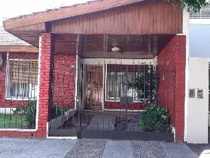 En zona barrio de Villa Luzuriaga venta de chalet de 160 m².