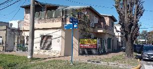 Casa para 2 familias con 5 dormitorios en venta en zona resid. de Villa Luzuriaga.