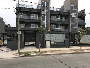 Venta de departamento a una cuadra de avenida principal en zona com/res de San Justo.