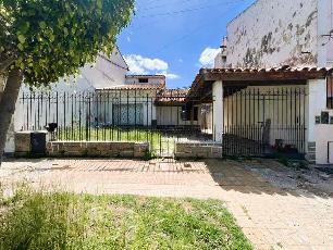 Venta de casa de 280 m&sup2; oportunidad en Ramos Mejia Sur.