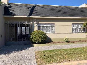 Casa de 45 años de antigüedad en venta oportunidad en Barrio Parque.